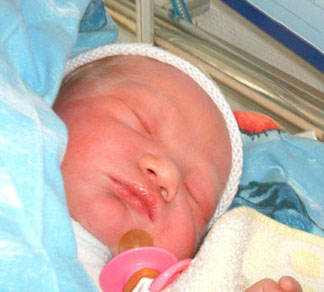 1-Aidan 1 day old.JPG (28821 bytes)