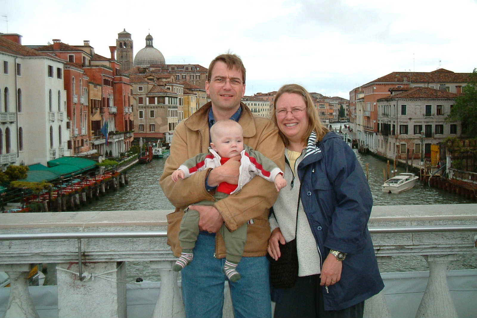 8- DSCF0053 Family in Venice.JPG (164168 bytes)