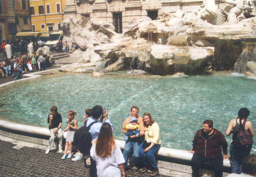 8- Family at the Trevi Fountain.JPG (74748 bytes)